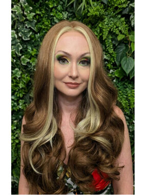 Karzima in Cinnamon Swirl | 26" Reddish Brown Wavy Lace Front Wig